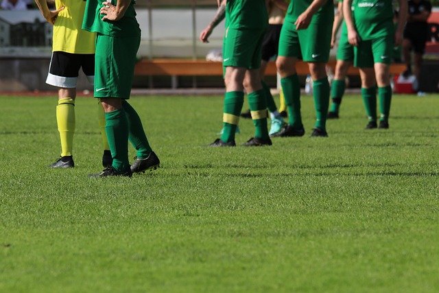 新华社权威快报丨2024年我国快递业务量突破1700亿件.